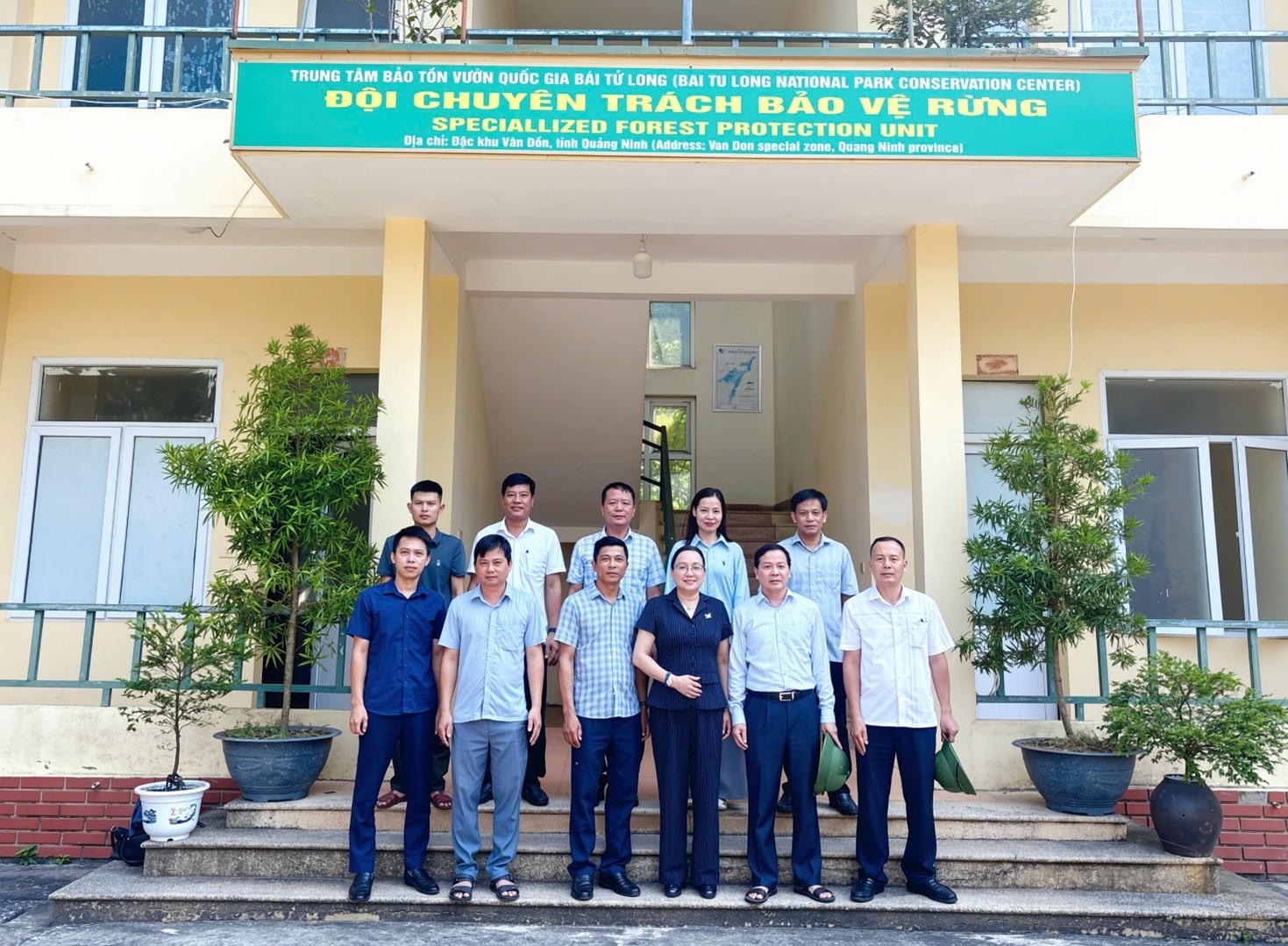 Lãnh đạo Ban Quản lý Khu kinh tế khảo sát các điểm tham quan trên tuyến hành trình du lịch và thăm, động viên viên chức, người lao động đang làm nhiệm vụ tại Vườn quốc gia Bái Tử Long