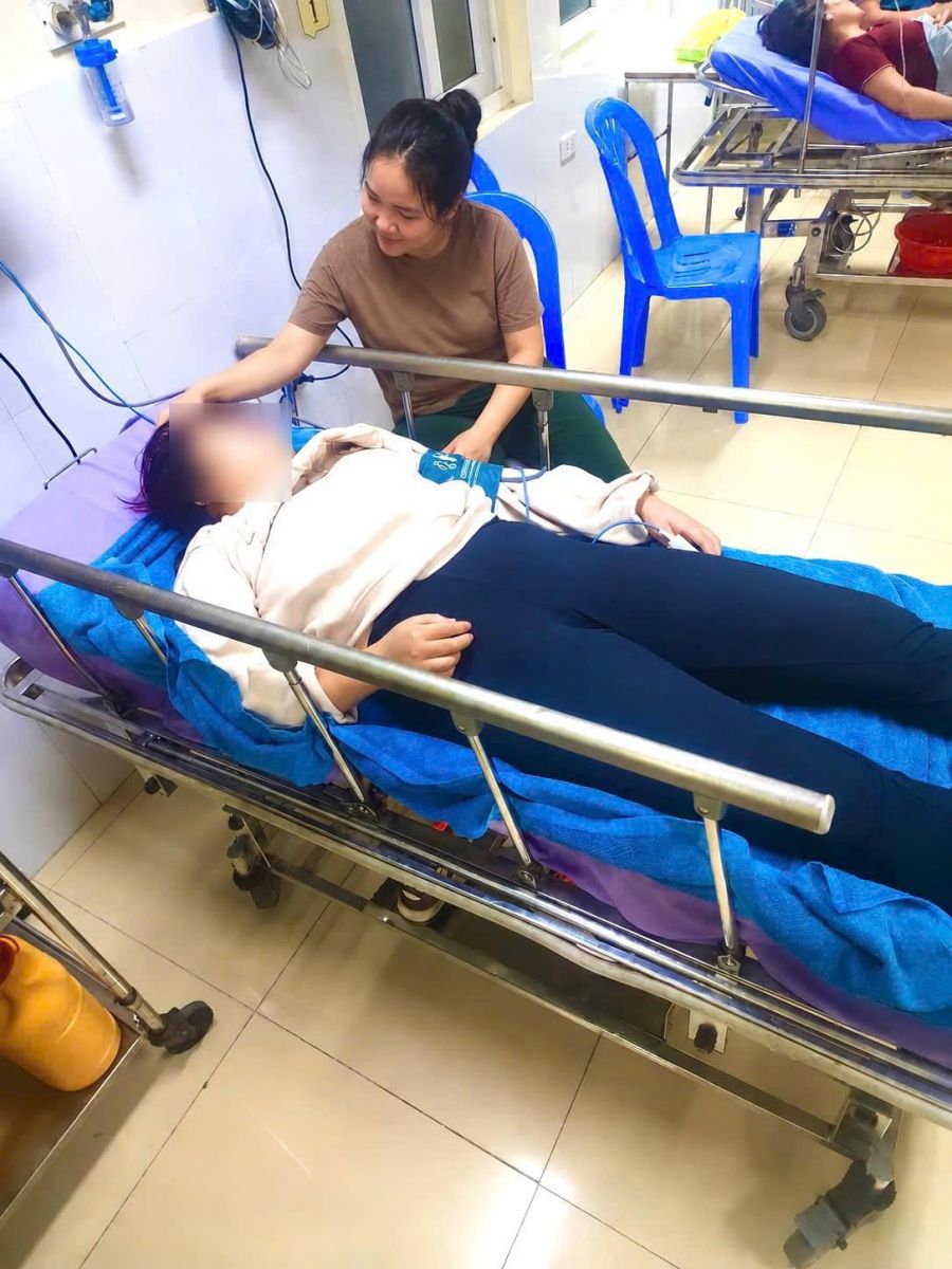 Khu di tích Yên Tử kịp thời hỗ trợ du khách bị ngất khi leo núi