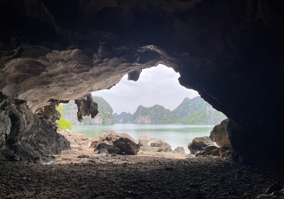 Hang Thầy – nơi sông và biển cùng kiến tạo diện mạo