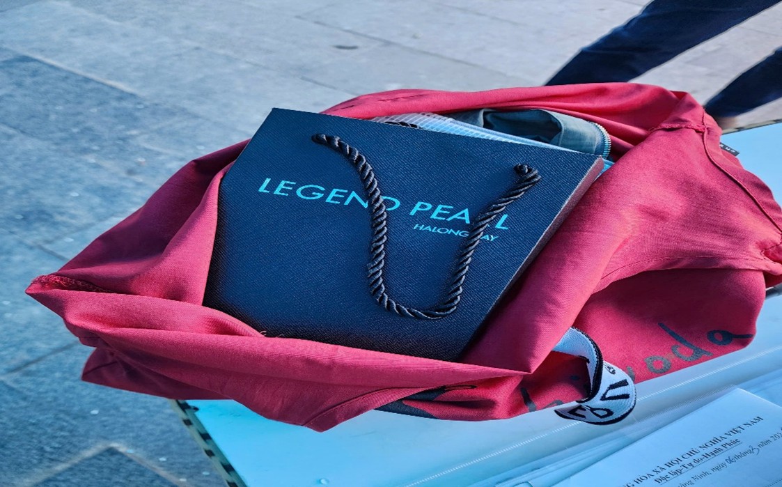 Nghĩa cử đẹp giữa lòng Di sản Vịnh Hạ Long