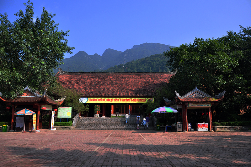 NHỮNG BƯỚC CHÂN XANH TRÊN NON THIÊNG YÊN TỬ.