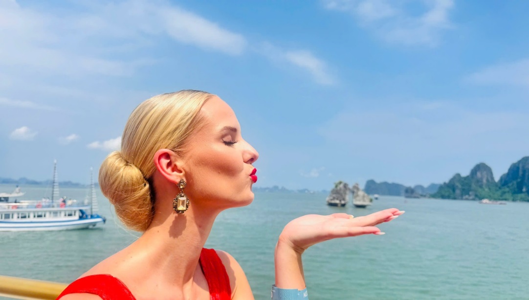 Hoa hậu Miss World 2026 tham quan, trải nghiệm vịnh Hạ Long