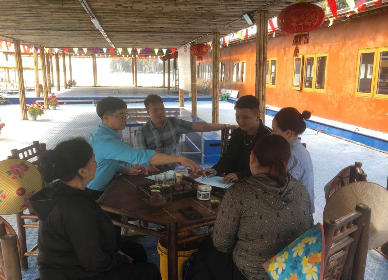 Tăng cường tuyên truyền, cam kết bảo vệ môi trường tại các làng chài trên vịnh Hạ Long