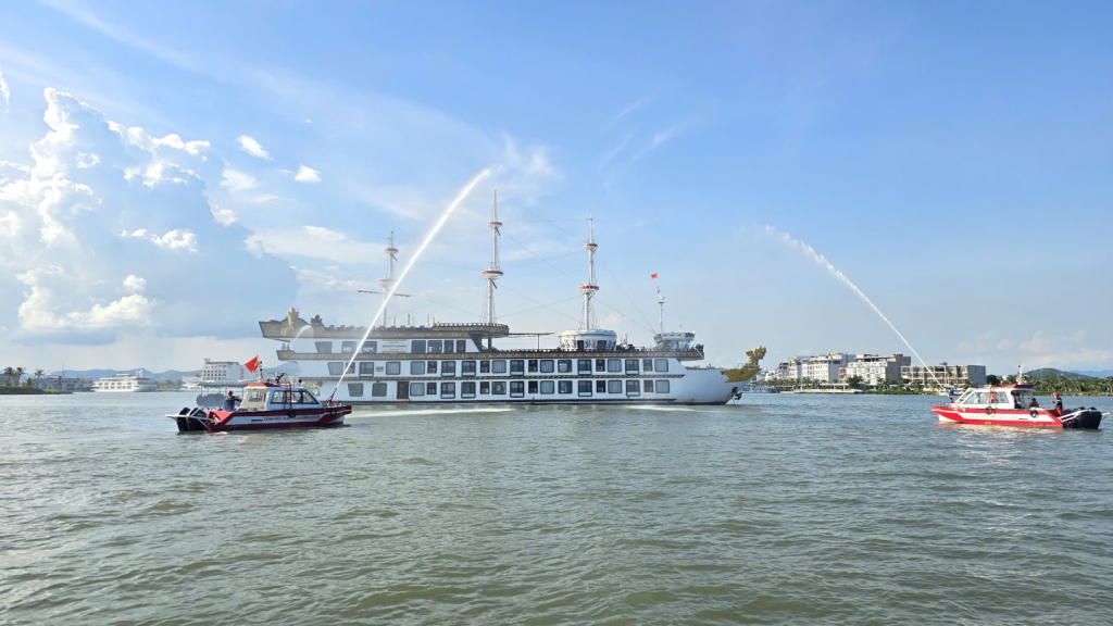 Siết chặt an toàn tham quan vịnh