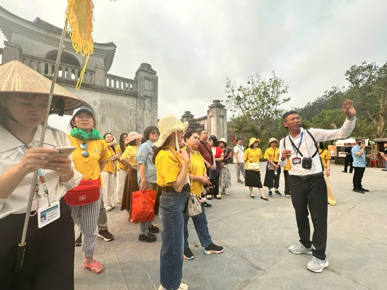 Đại biểu Liên hoan Phát thanh toàn quốc lần thứ XVII trải nghiệm hành trình tham quan khu di tích danh thắng Yên Tử