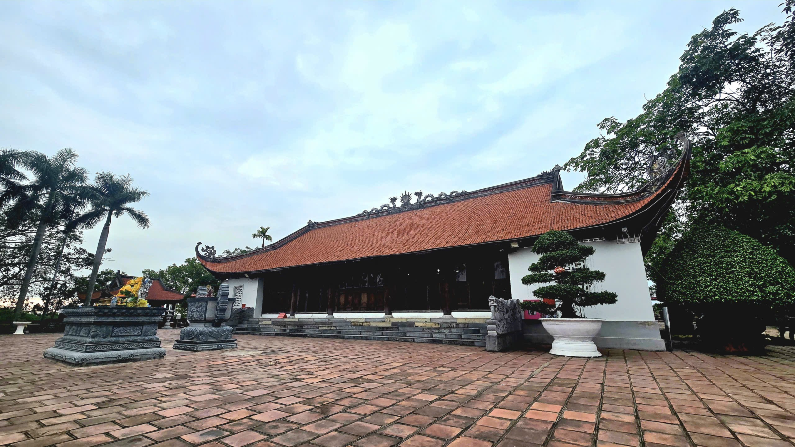 Đền Trần Hưng Đạo, ngôi đền mang hào khí nghìn nằm bên dòng sông Bạch Đằng