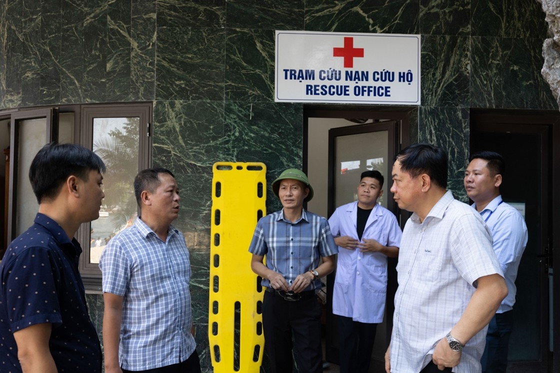 Stepping Up Inspections to Ensure Quality Tourist Services on Ha Long Bay During Peak Season