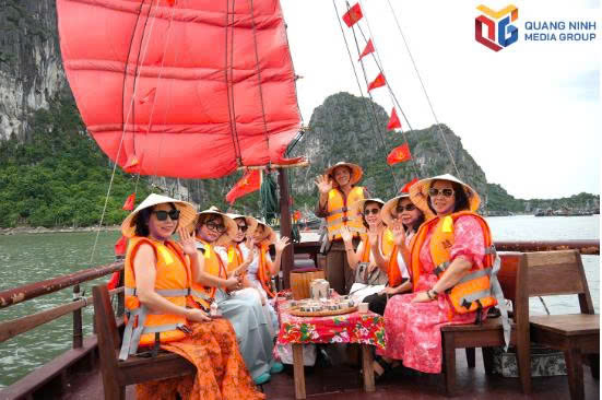 8 tháng, du lịch Quảng Ninh thu trên 51.000 tỷ đồng