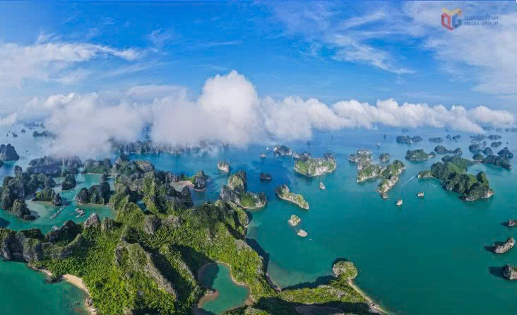 Vịnh Hạ Long trong sắc thu tháng 9