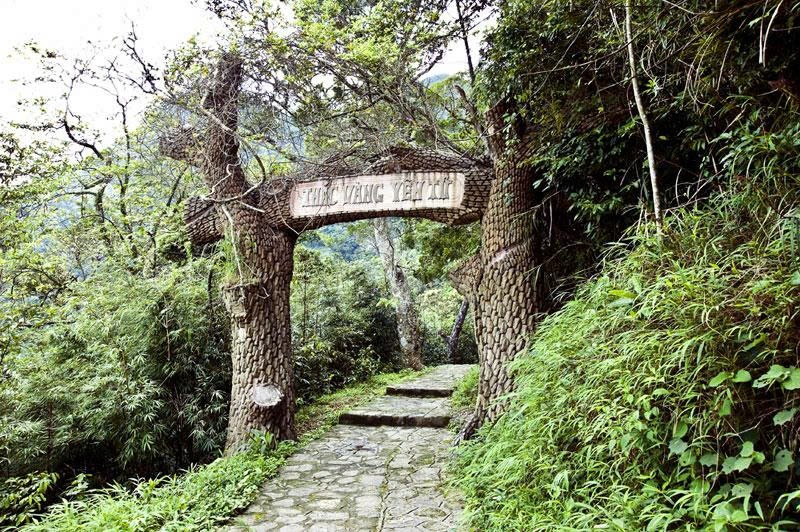 Thác Ngự Dội, Am Thiền Định, Thác Vàng: Điểm đến bình yên giữa núi rừng Yên Tử.