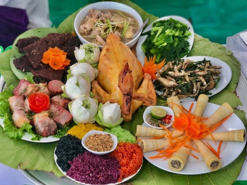 Hương rừng trong mâm cỗ mộc mạc của người Dao Thanh Y dưới chân núi Yên Tử