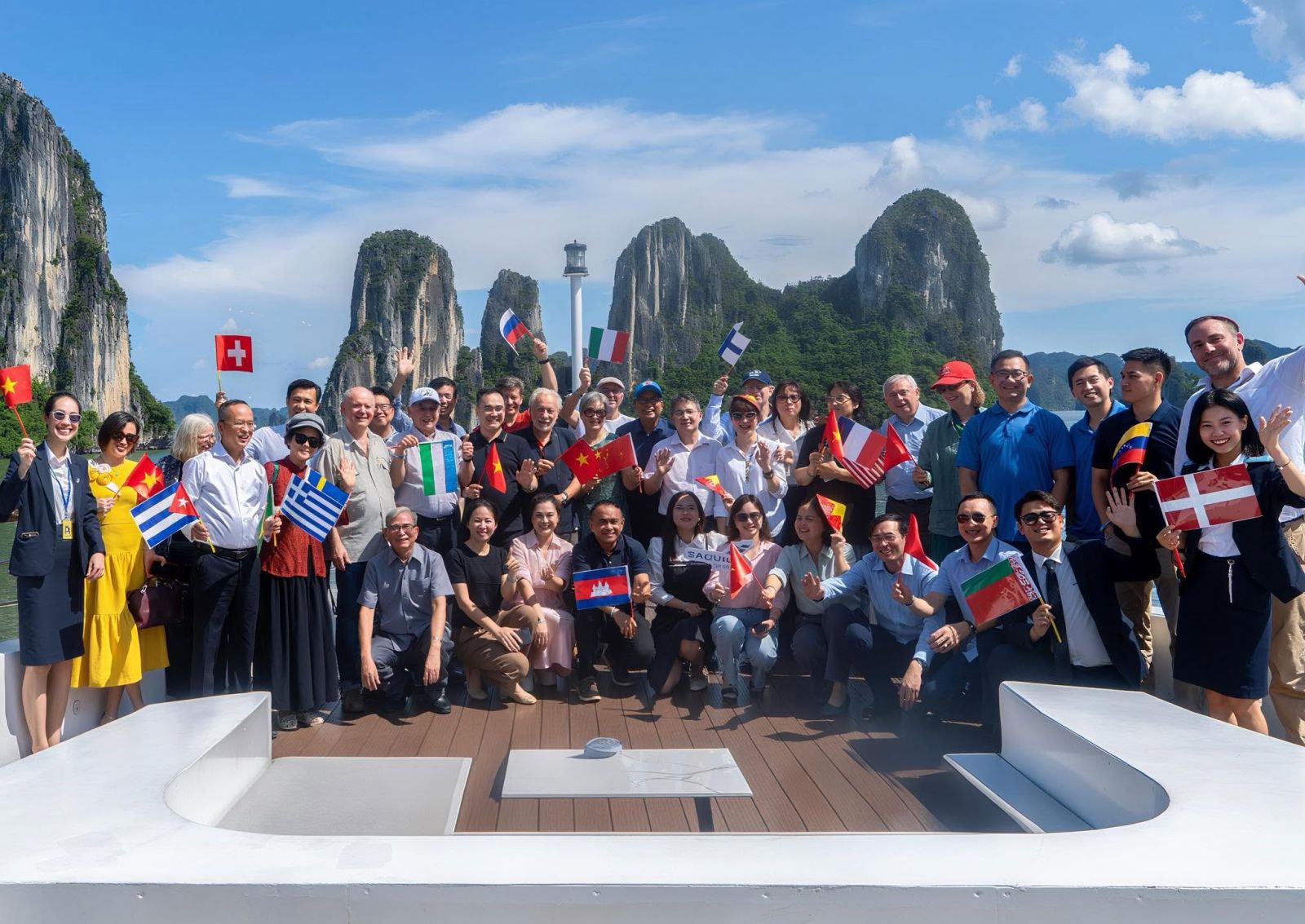 Du lịch MICE trên vịnh Hạ Long, khi hội nghị không còn chỉ diễn ra trong phòng họp