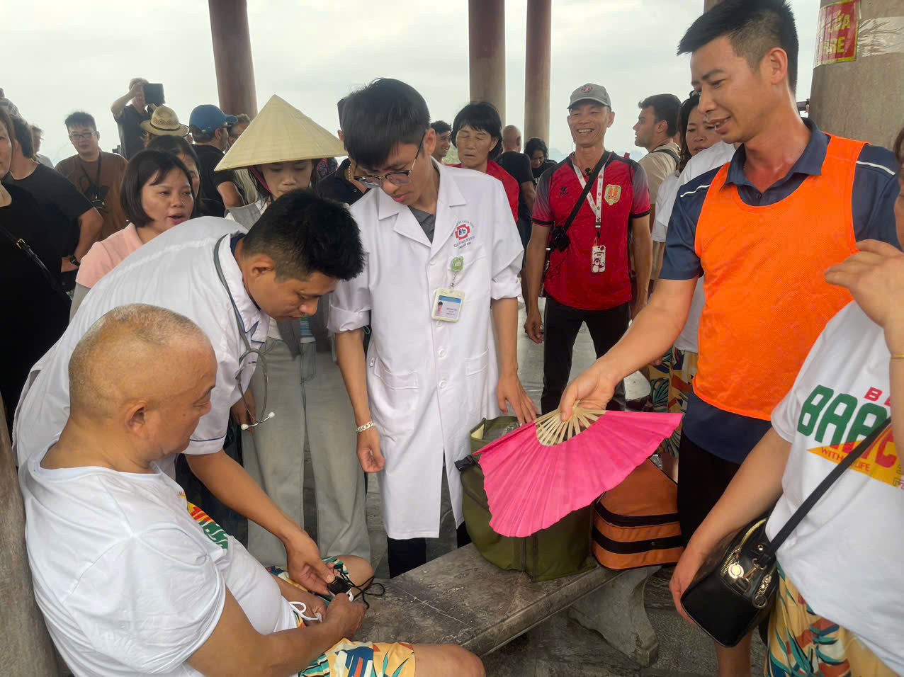 Hỗ trợ kịp thời du khách Trung Quốc gặp sự cố sức khoẻ trong hành trình tham quan đảo Ti Tốp