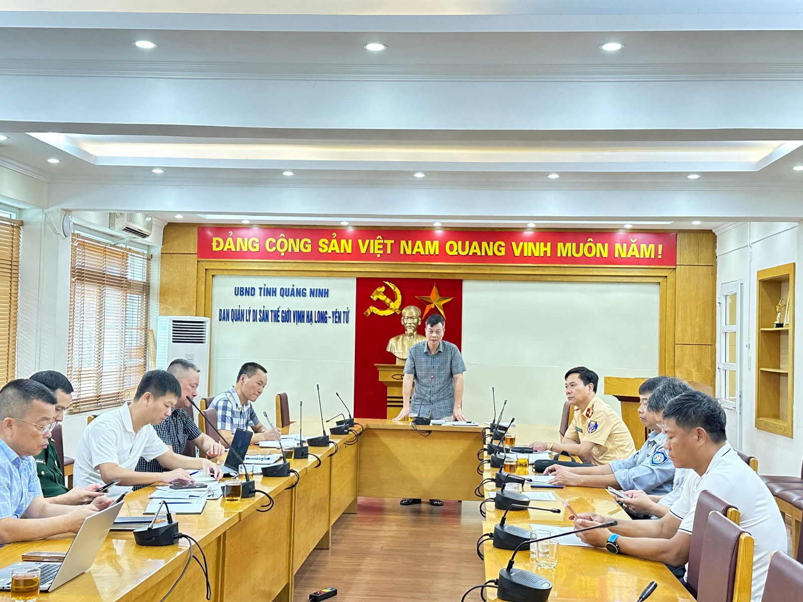 Tổng kết công tác phối hợp kiểm tra, xử lý tàu thuyền nghề cá neo đậu sai quy định khu vực ven bờ vịnh Hạ Long