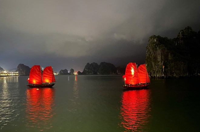 Chính thức mở tour thuyền buồm chạy ven vịnh Hạ Long từ 25.4