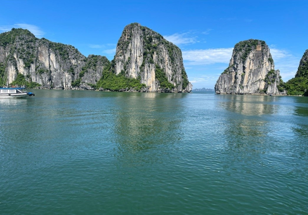 Khám phá những trải nghiệm đặc sắc trên vịnh Hạ Long