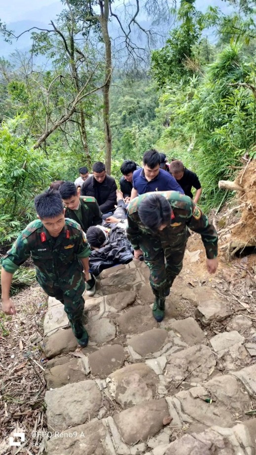 Hỗ trợ, sơ cứu kịp thời du khách bị ngã tại Yên Tử