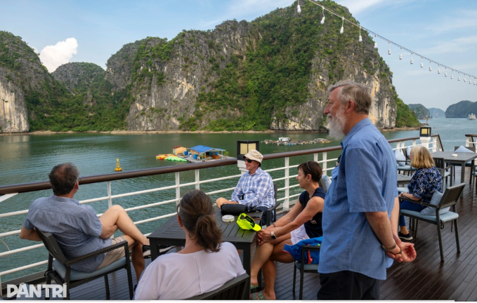 Khách quốc tế đến Vịnh Hạ Long nhiều gấp 10 lần khách Việt Nam