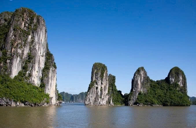 Giới hạn tàu du lịch trên vịnh Hạ Long để tránh quá tải