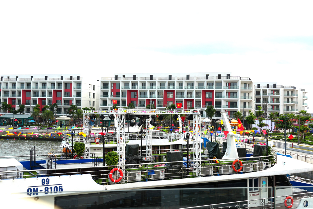 "Sóng hội ánh sáng" - Điểm hẹn của sắc màu và âm thanh