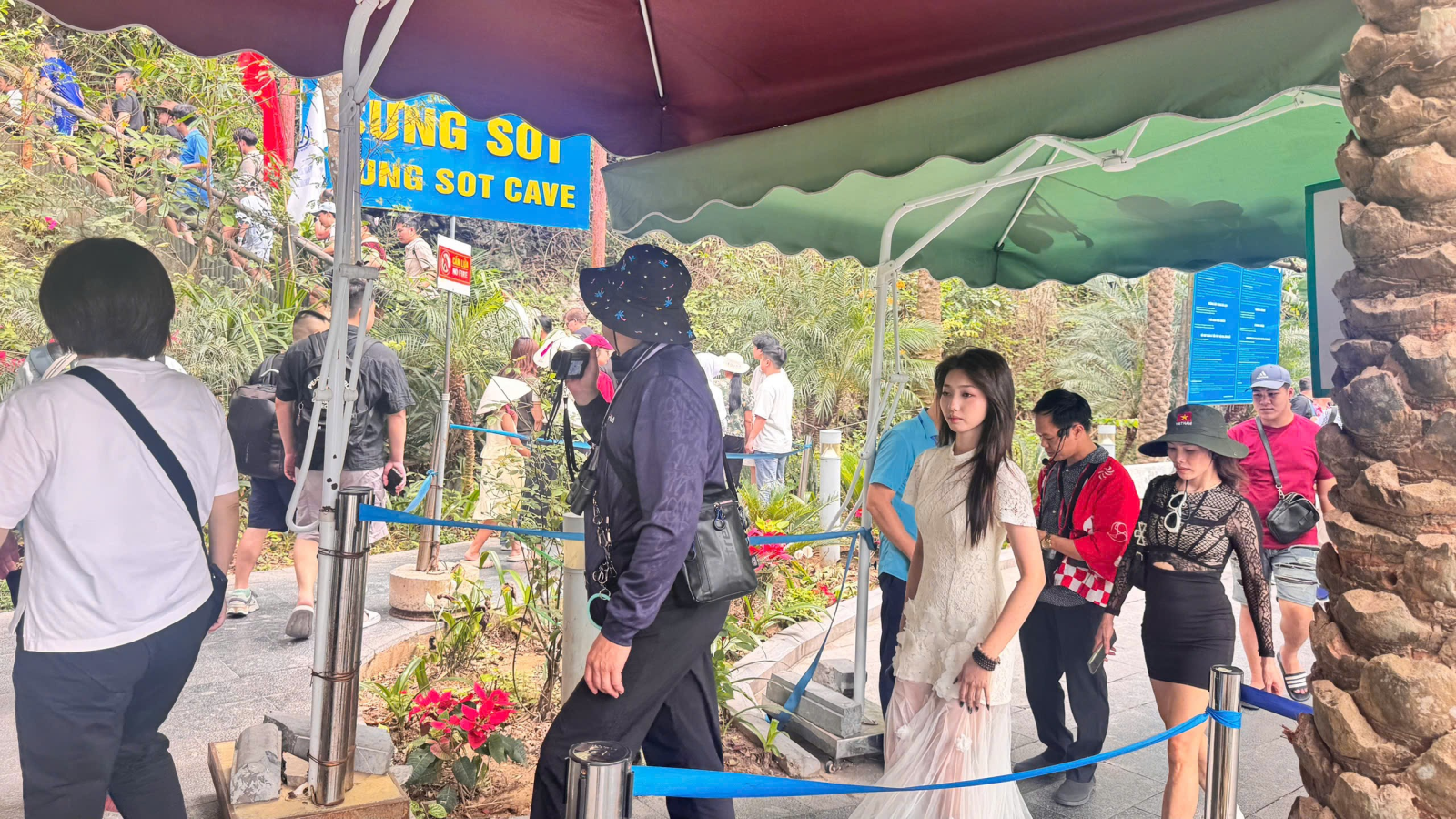 Một số điểm “hút” khách tham quan trên vịnh Hạ Long trong ngày thứ 2 kỳ nghỉ lễ 02/9
