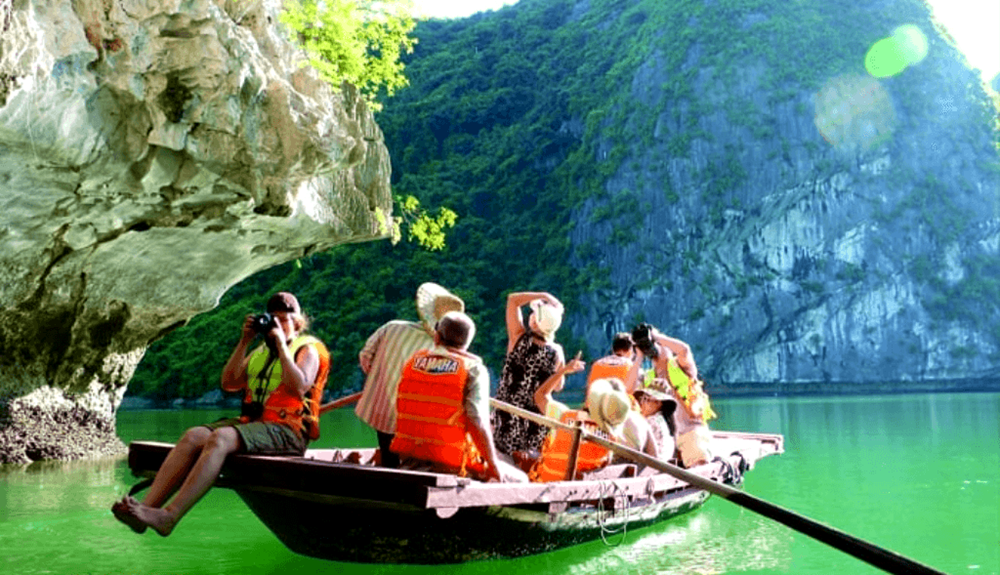 Siết chặt an toàn để nâng chuẩn điểm đến di sản vịnh Hạ Long